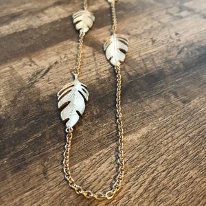 SILVER FEATHER NECKLACE